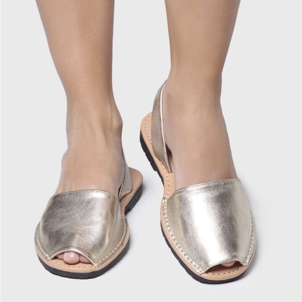 Source Unknown Metallic Gold Leather Slingback Sandals